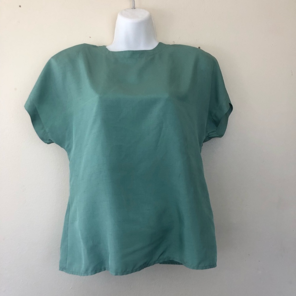 Vintage pistachio green button back blouse